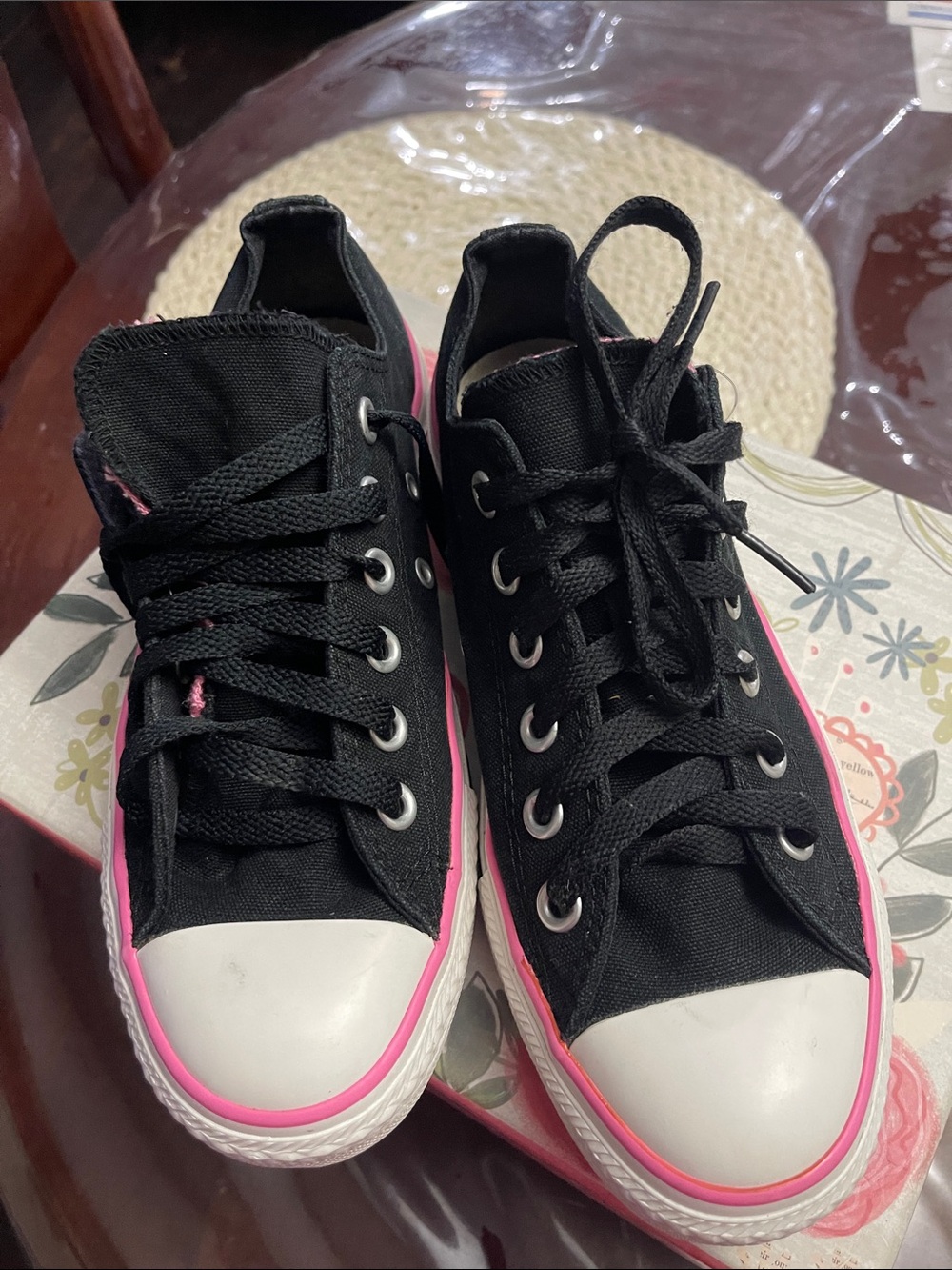 Women's Black Canvas Low-Top Sneakers with Pink Trim size 7